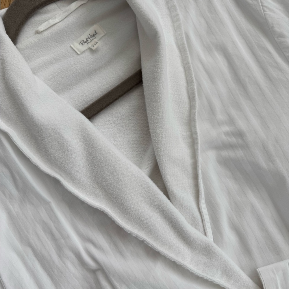 BedHead White Robe - Picture 2 of 6